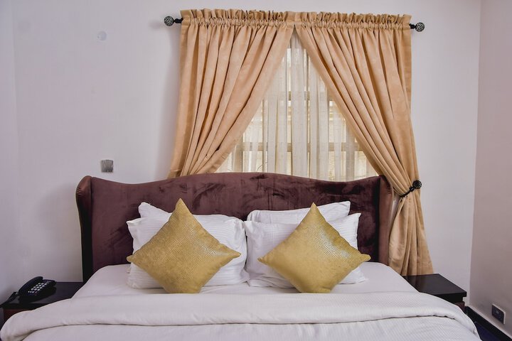 Room 26 of 38