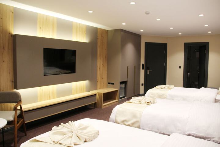 Room 6 of 27
