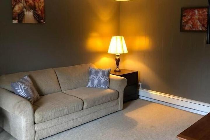 1 Queen Bed (5 of 9)