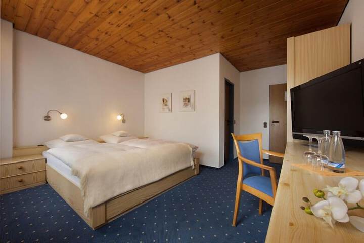 Room 7 of 13