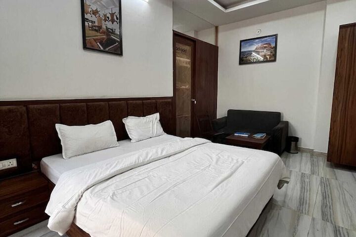 Room 9 of 52