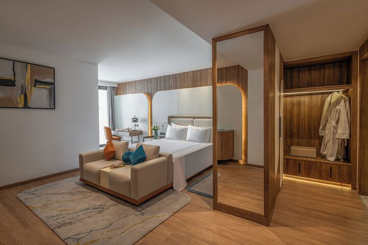 Room 5 of 95