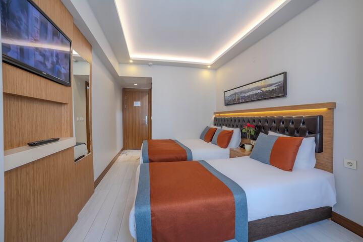 Room 4 of 66