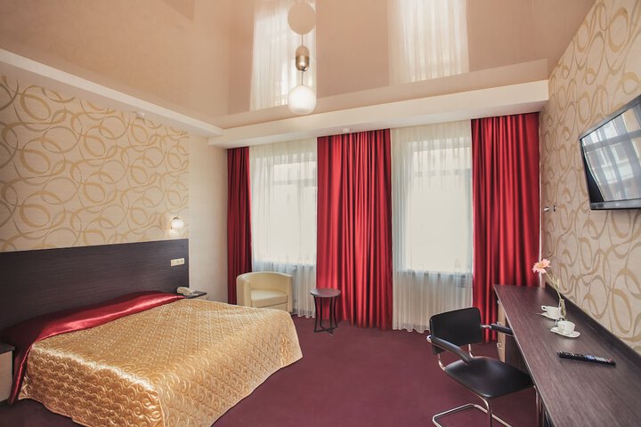 Room 10 of 42