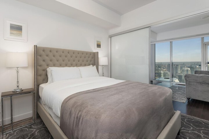 Room 52 of 192