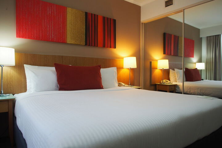 Room 7 of 33