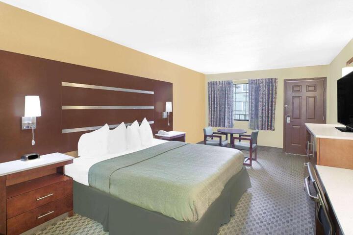 1 King Bed (9 of 9)
