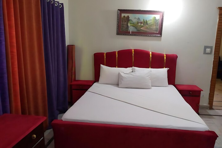 Room 5 of 17