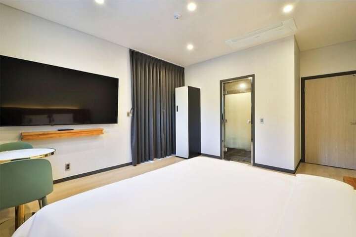 Room 43 of 72