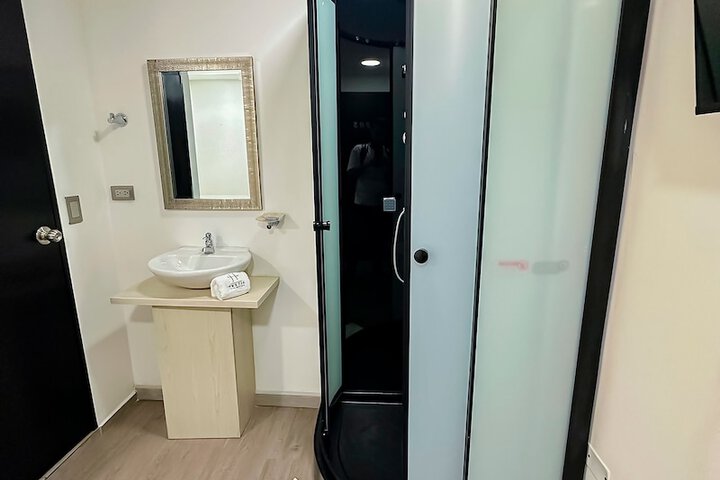 Room 68 of 87
