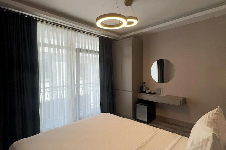 Room 27 of 42