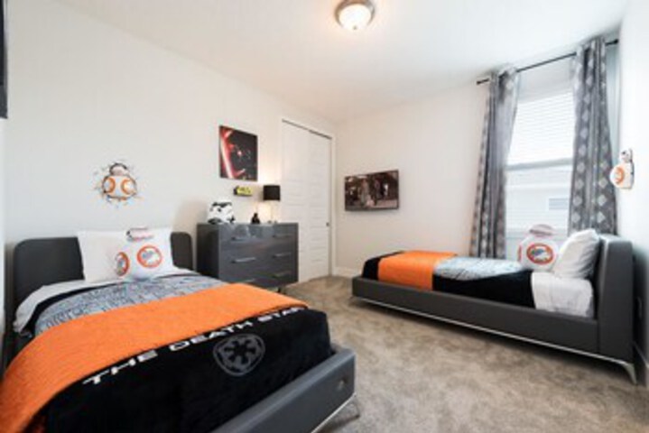 Room 27 of 32