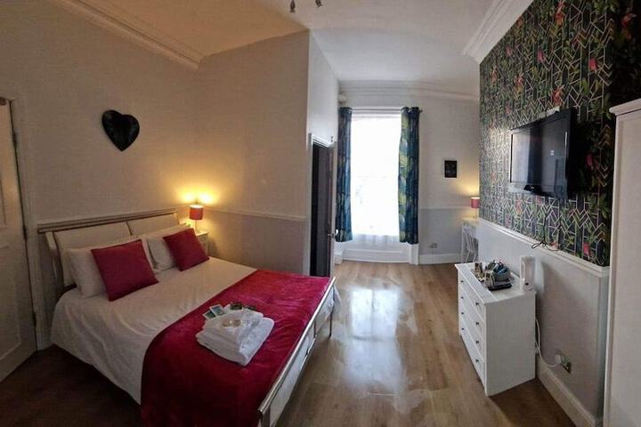 Room 25 of 263