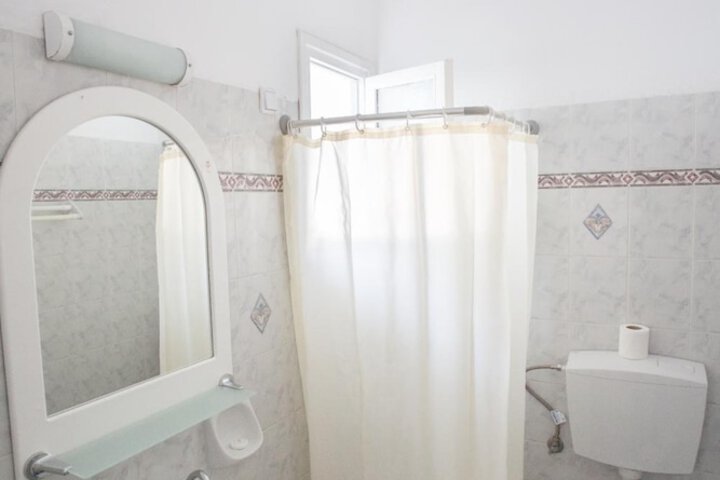 Room 12 of 18