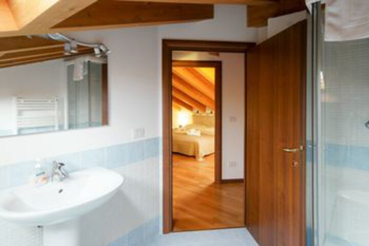 Room 5 of 31