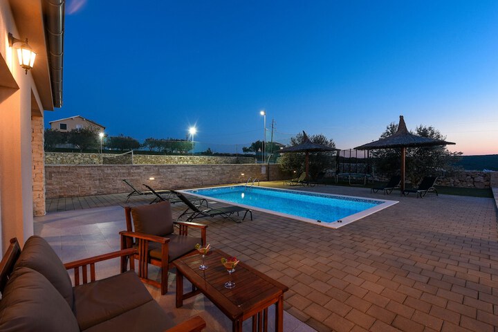 Pool 23 of 47