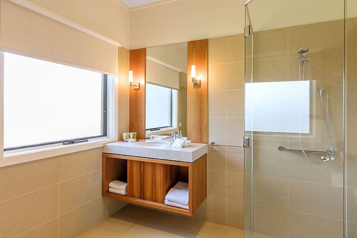 Room 32 of 67