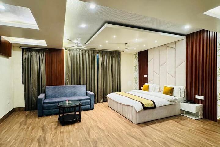 Room 30 of 79