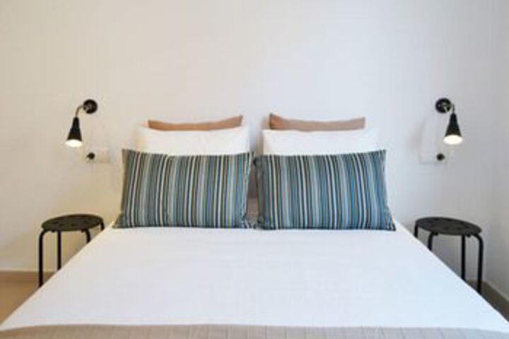 Room 5 of 12