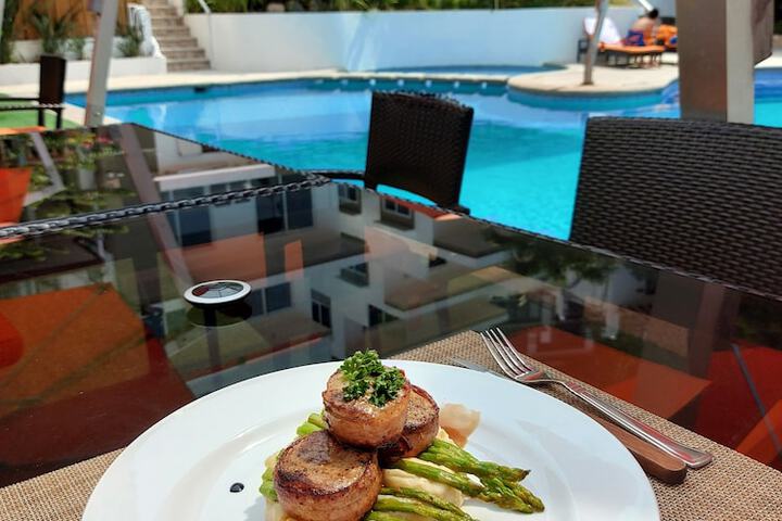Dining 363 of 403