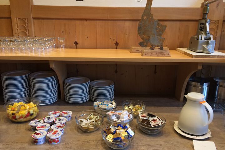 Breakfast/Coffee Service 60 of 82