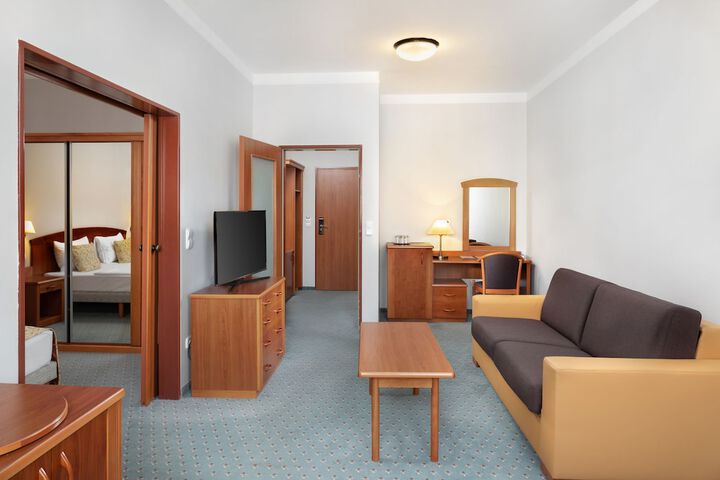 Room 6 of 93