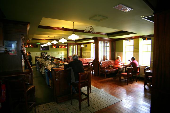 Lounge 13 of 24