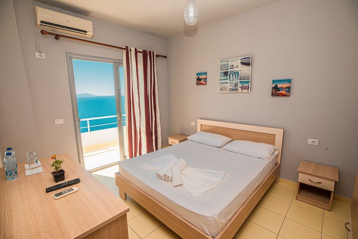 Room 8 of 40