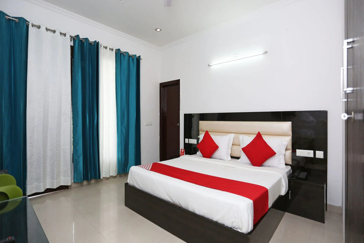 Room 5 of 10