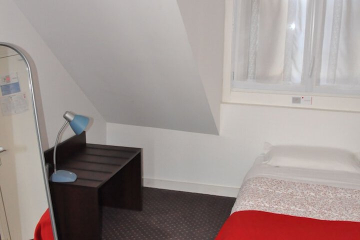 Room 63 of 98