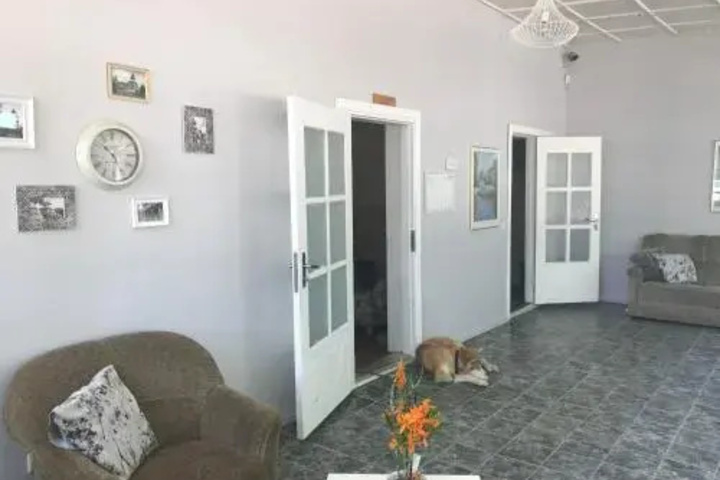 Room 8 of 9