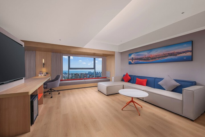 Room 25 of 59