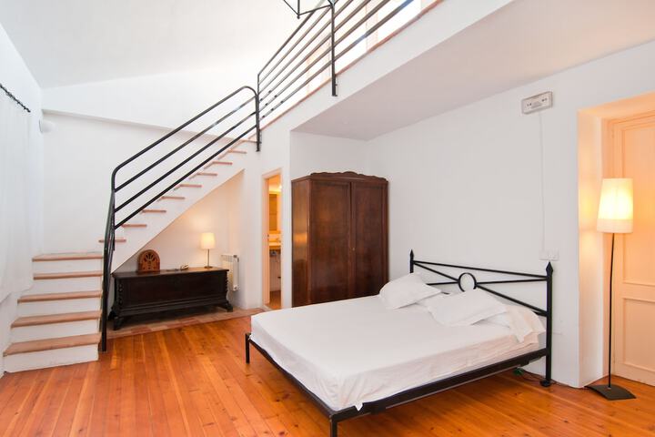 Room 2 of 34