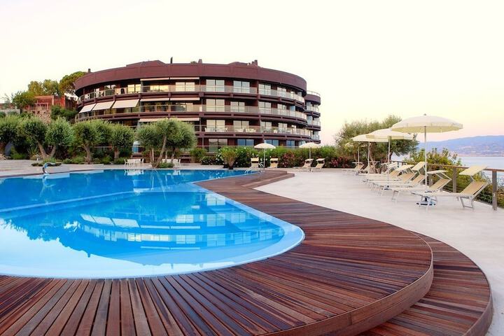 Hotel with Pool