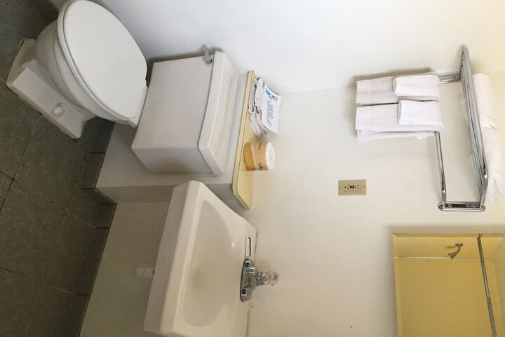 Room 13 of 21
