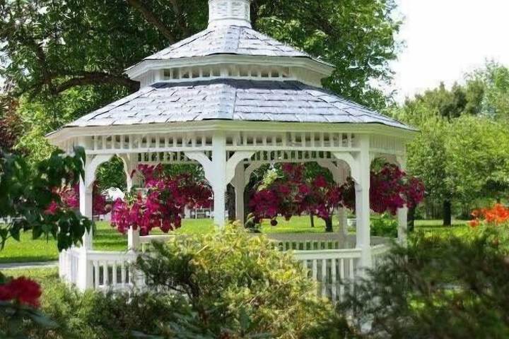 Hotel Exterior 65 of 68