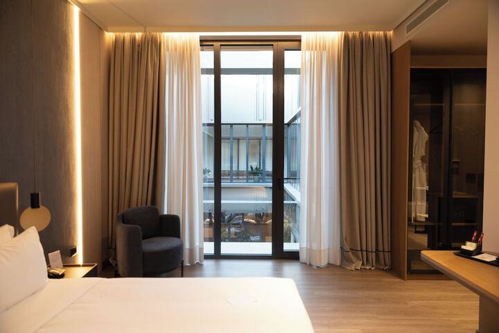 Room 2 of 176