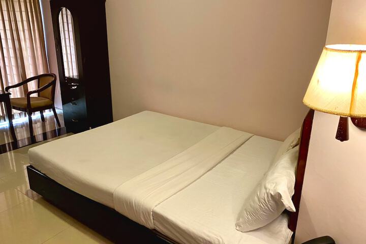 Room 3 of 28