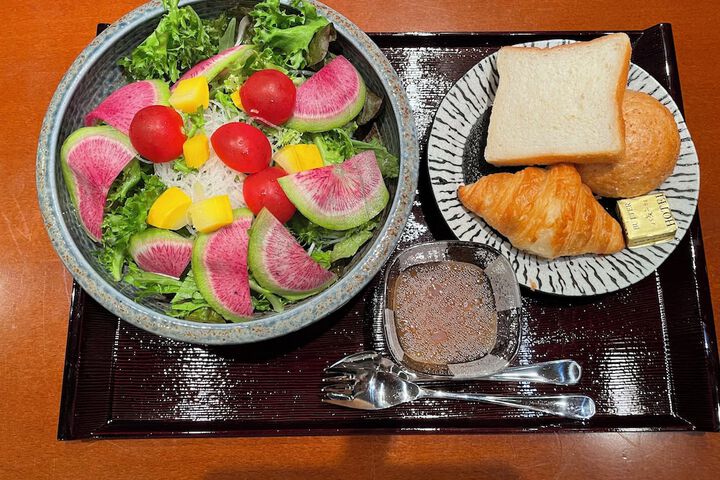 Breakfast/Coffee Service 29 of 32