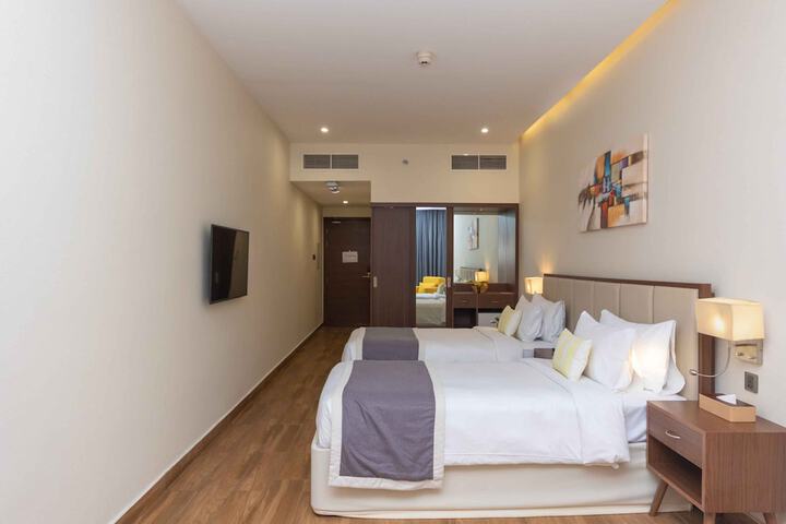 Room 12 of 37