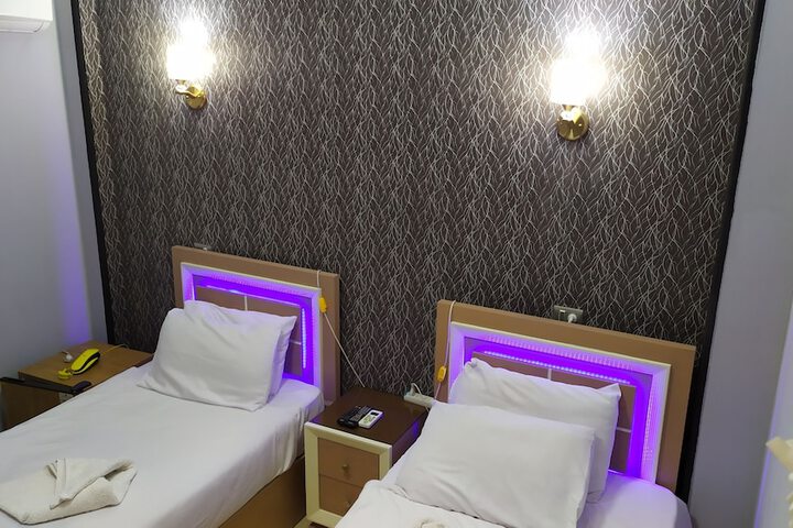 Room 16 of 92