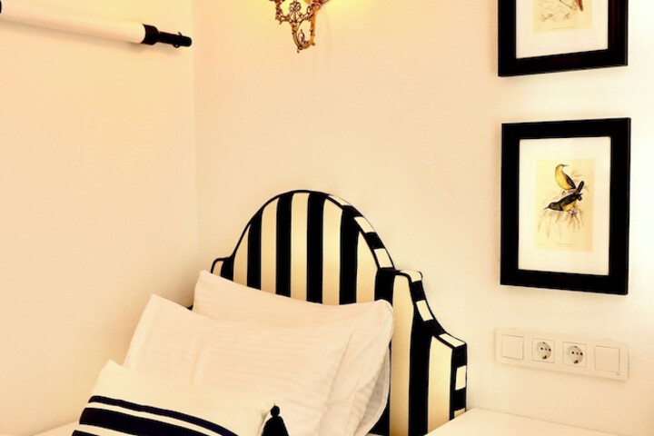 Room 60 of 142