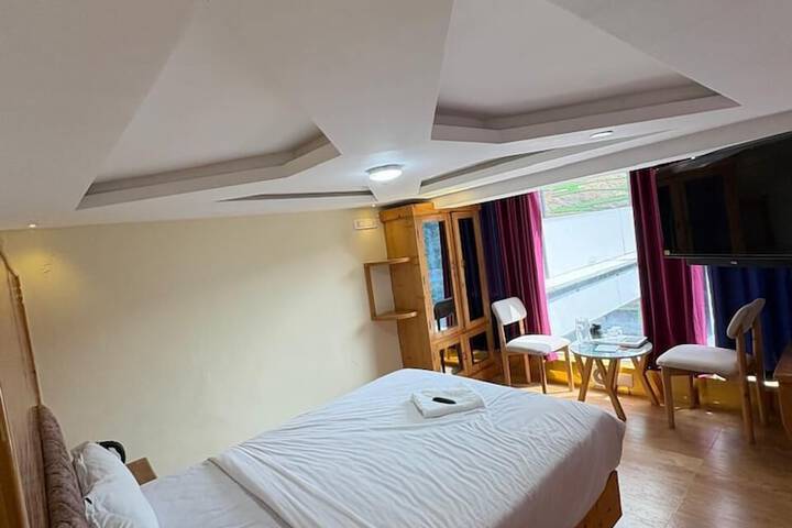 Room 15 of 38