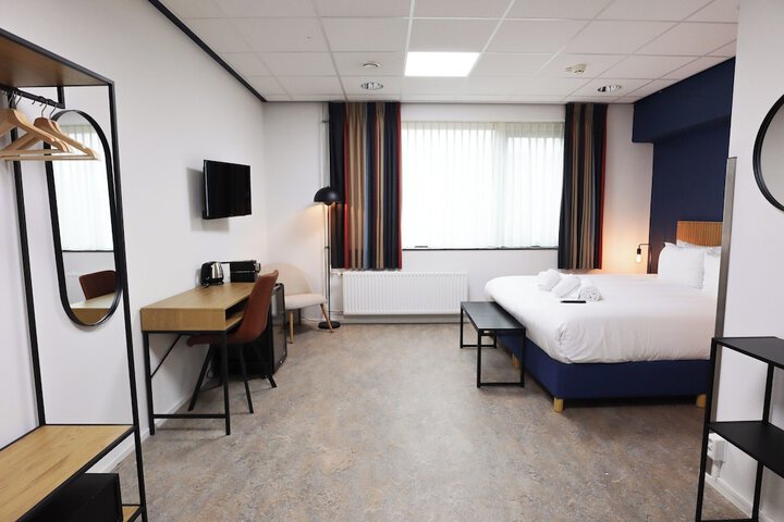 Room 25 of 46