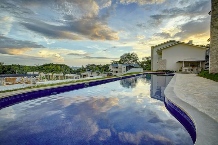 Pool 76 of 261