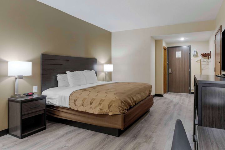 1 King Bed (7 of 19)