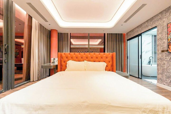 Room 81 of 168