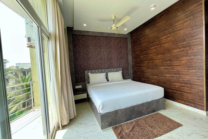 Room 33 of 100