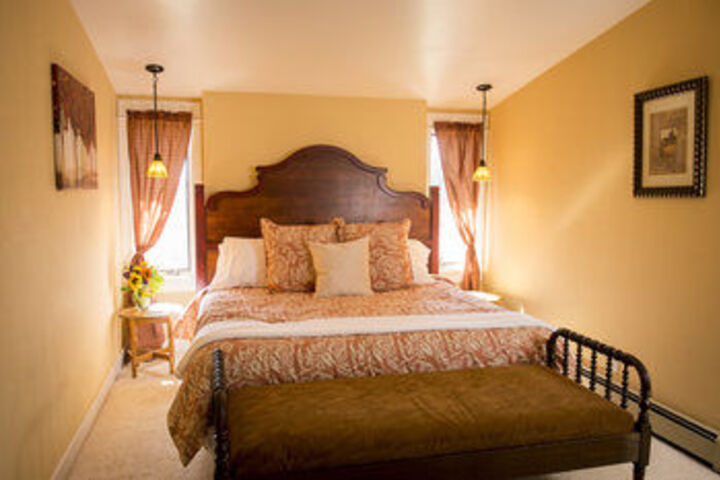 Room 17 of 28