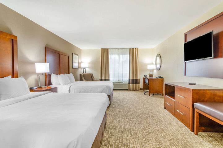 2 Queen Beds Accessible (7 of 12)